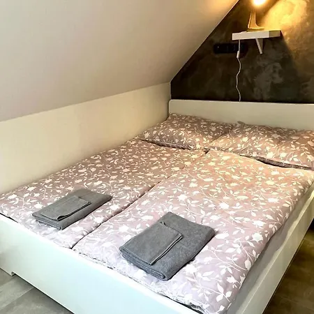 Pod Troskami * Rovensko pod Troskami